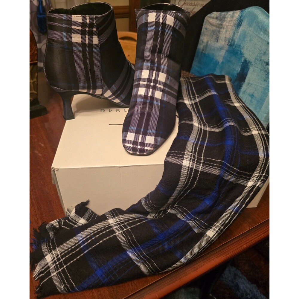 Comfort CATO Blue Plaid Ankle BOOTS & SCARF Bundle Low Heel  Zipper Pre-owned 11